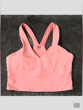 💕ALO Yoga 🧘🏼‍♀️ Pink Lemonade V-Neck crop top / bra size medium EUC